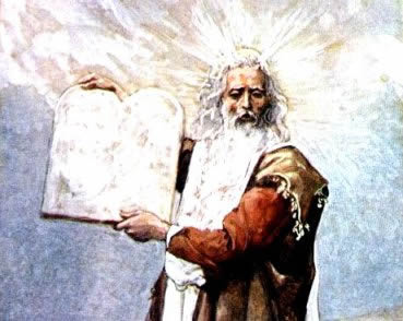 Moises promulga as primeiras Leis na Terra ordenado por Deus.